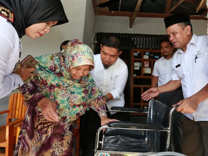 bantuan kursi roda dinas sosial pemkot palopo bantuan kursi roda dinas sosial pemkot palopo