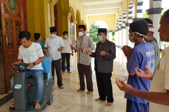 Mesin pembersih lantai