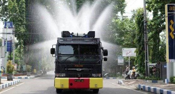 Mobil water cannon