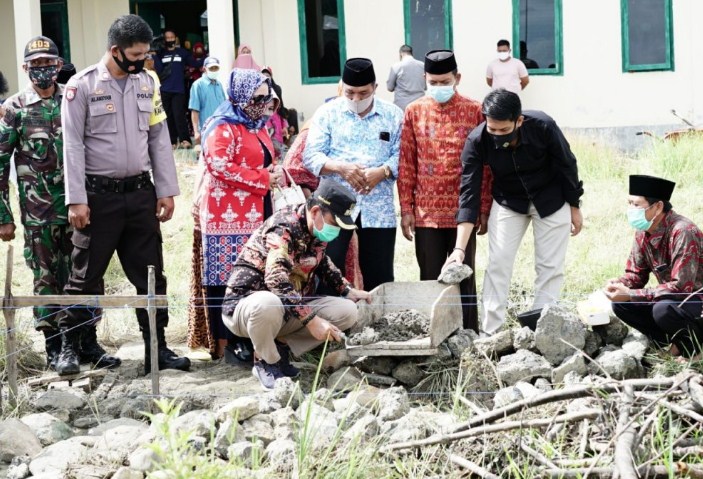 peletakan batu pertama
