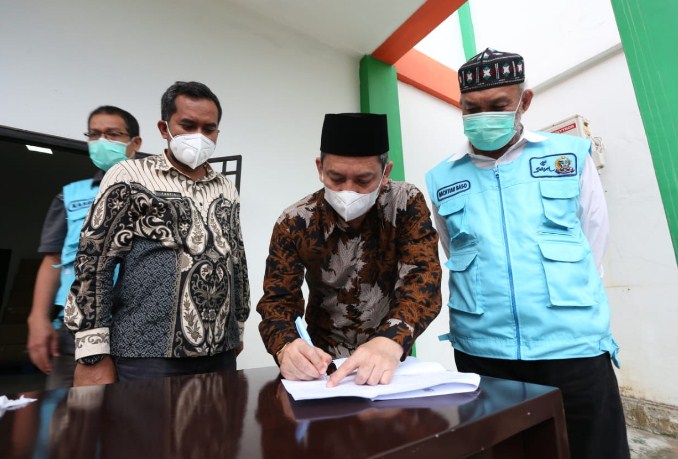 Sekda tanda tangan berita acara penerimaan vaksin
