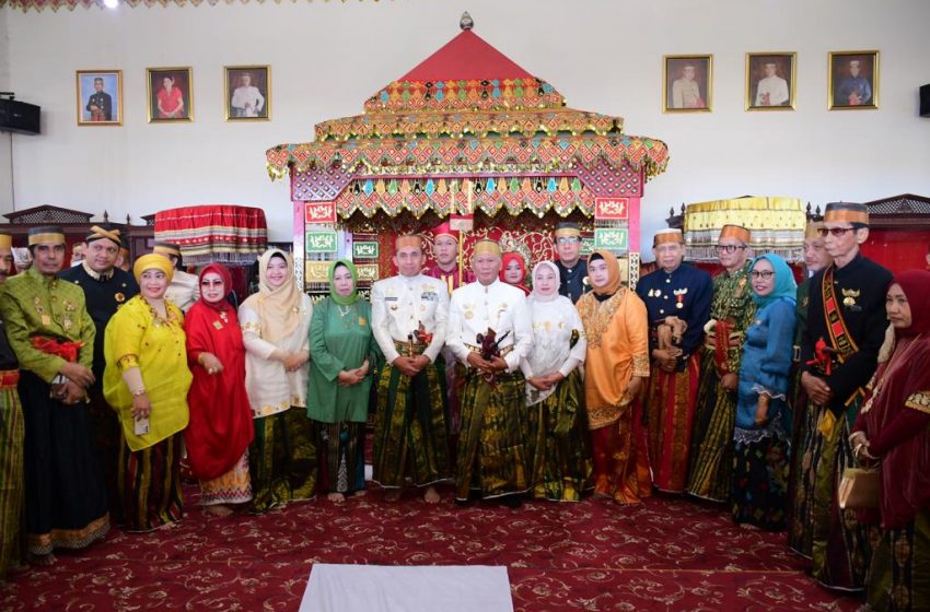  Walikota Palopo Bersama Pangdam XIV/Hsn Berkunjung Ke Istana Datu Luwu