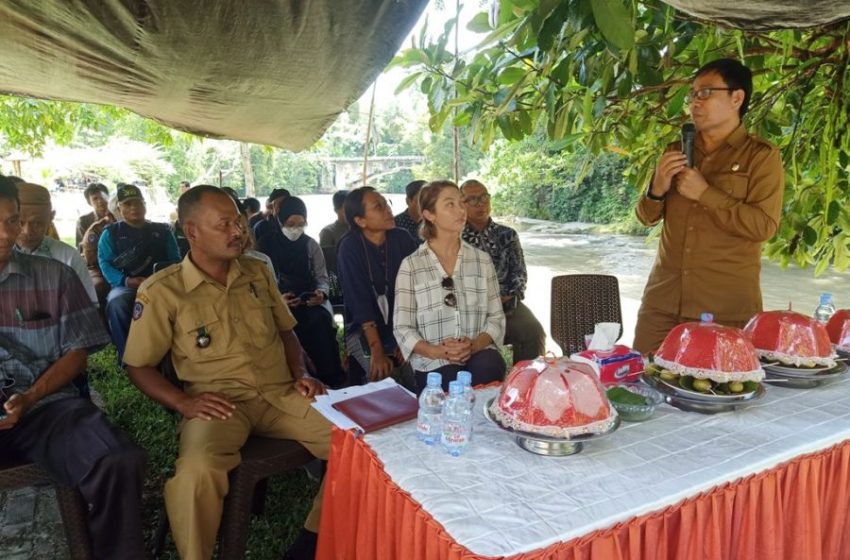  Yakini Program Jalan Baik, Wakil Bupati serta Tim USAID Datangi Dusun Pincara Masamba