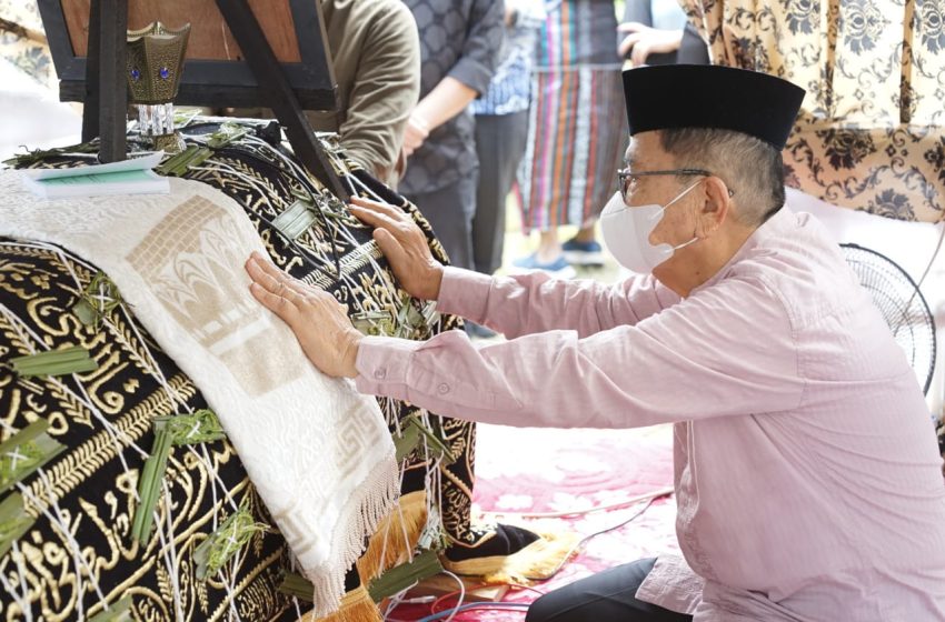  Walikota Palopo Serta Rombongan Hadiri Acara Pemakaman Wakil Bupati Luwu