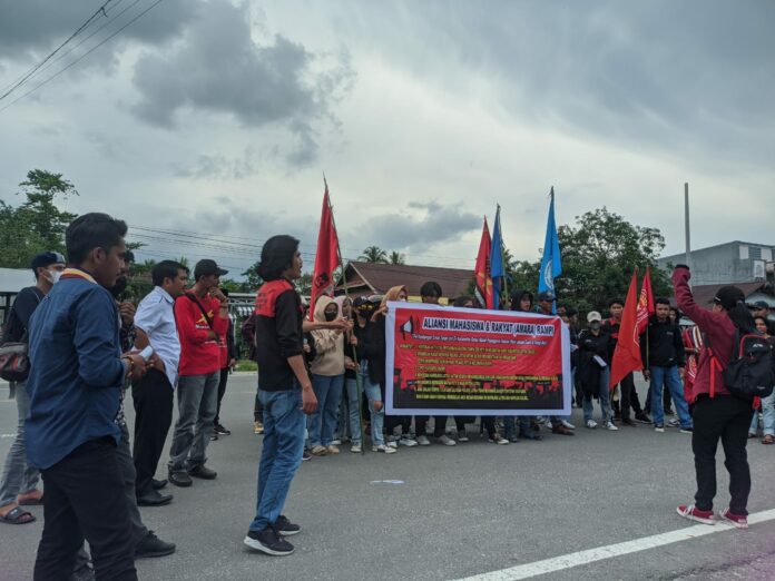  Protes Massal AMARA Rampi Menuntut Penghentian Tambang Ilegal di Luwu Utara