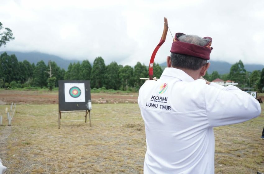Pembukaan Festival Panahan Tradisional, Sekda Lutim Lakukan Pemukulan Gong